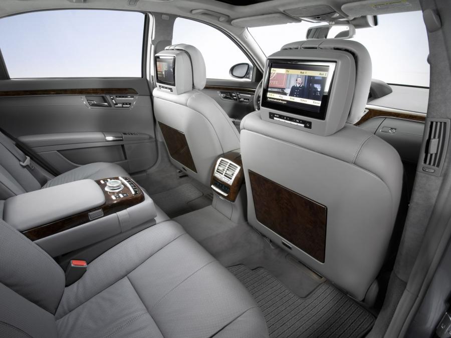 Интерьер Mercedes-Benz S500 (W221) 2005 года  (фото 5 из 31)